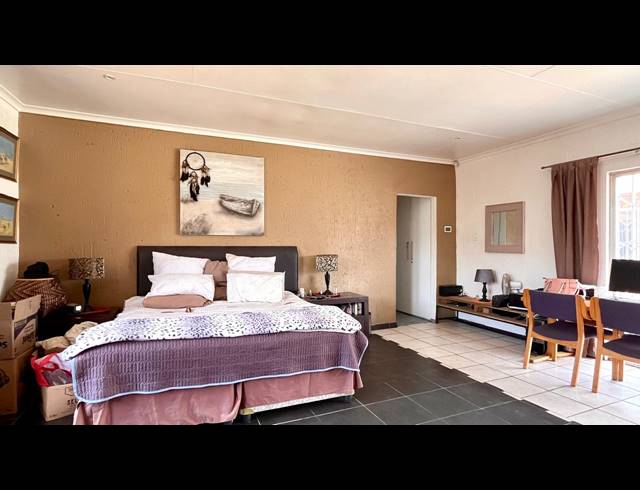 4 BEDROOM HOUSE FOR SALE IN DALPARK EXT 1